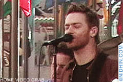 Ain't no use in complainin'
When you got a job to do
Spent my evenin's down at the drive-in
And that's when I met you
