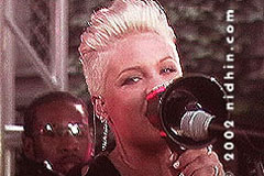 Pumping up the volume breaking down to the beat
Cruisin through the west side we'll be checking the scene
Boulevarders freakin as i'm coming up fast
I'll be burning rubber you'll be kissing my ass
Pull up to the bumper, get out of the car
License plates a stunner number one super star